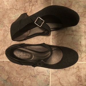 Life Strides slate grey strap heels